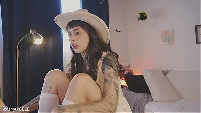 Snapshot of janne_maybe chatting on October 31, 2025, 3:24 pm janne maybe online show from October 31, 2025, 3:24 pm