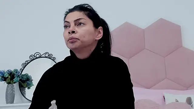 Snapshot of LadyLiia chatting on February 21, 2025, 5:13 am LadyLiia online show from February 21, 2025, 5:13 am