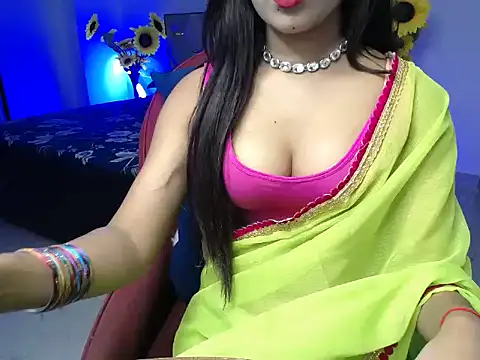 Little queenn online show from November 7, 2025, 6:08 pm