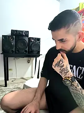 giannis090 online show from November 22, 2025, 9:47 pm