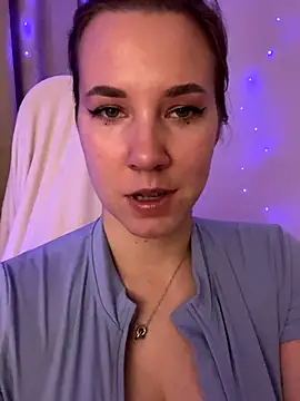 Candy Foxxxy  online show from November 2, 2025, 1:24 pm