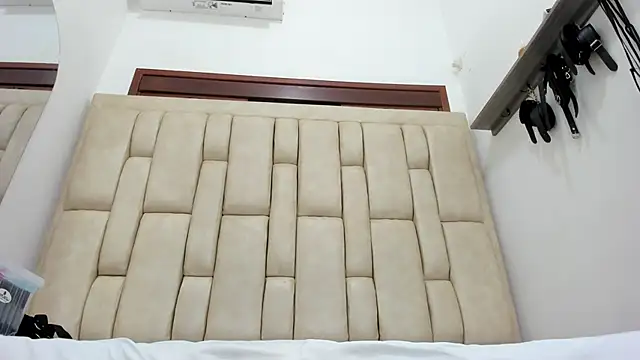 ZafiroAndFlynn online show from November 21, 2025, 8:07 pm