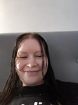 DragonFoxie online show from October 10, 2025, 10:58 am