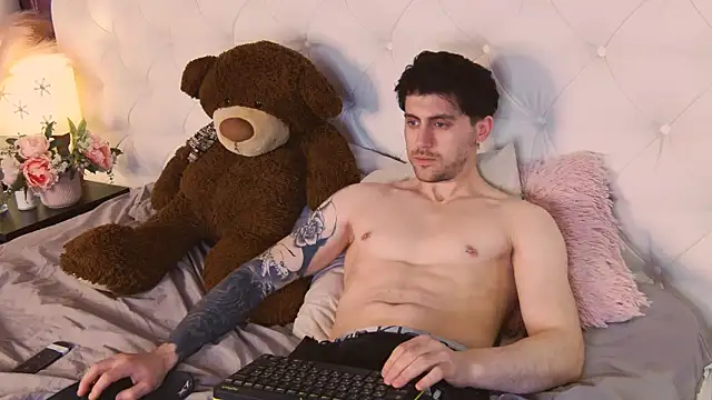 Oscar Miller  online show from March 20, 2026, 9:41 pm