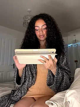 Snapshot of yasmingarcia chatting on October 27, 2025, 11:03 am yasmingarcia online show from October 27, 2025, 11:03 am