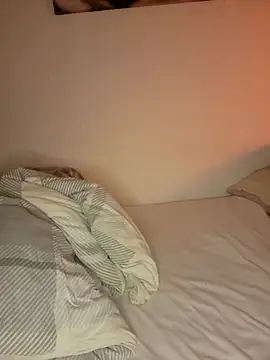 LioEstxh online show from December 22, 2025, 3:47 am