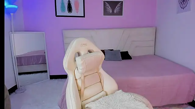 fressittalove01 online show from November 13, 2025, 3:55 pm