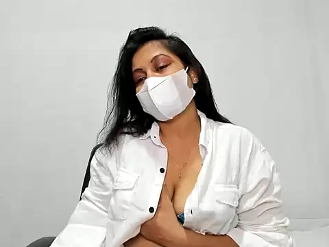 Crazy Cat1995 online show from October 28, 2025, 5:26 pm