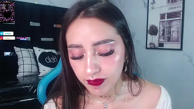 Abril Velvet a  online show from October 17, 2025, 1:20 am