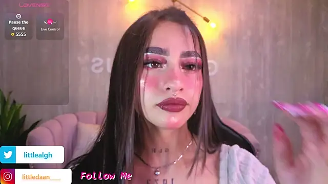 Abril Velvet a  online show from November 12, 2025, 1:11 pm