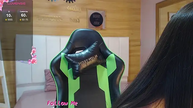 Abril Velvet a  online show from November 20, 2025, 7:13 pm