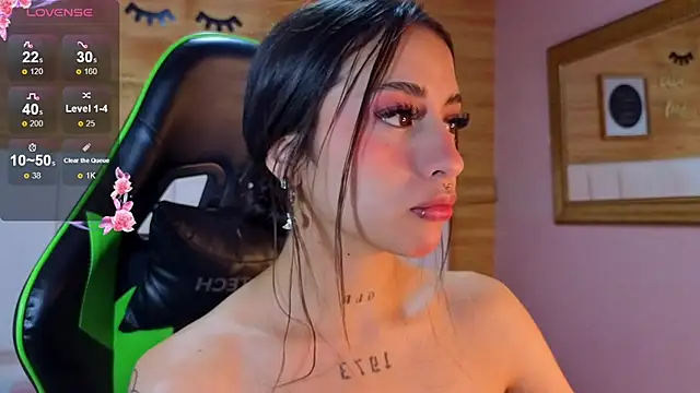 Abril Velvet a  online show from December 14, 2025, 12:32 pm