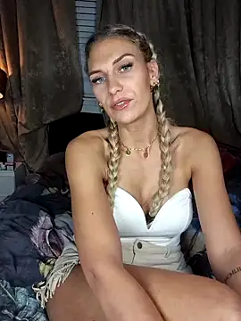 Snapshot of Melody1600 chatting on September 29, 2025, 9:41 pm Melody1600 online show from September 29, 2025, 9:41 pm