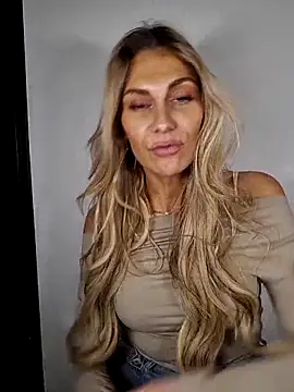 Snapshot of Melody1600 chatting on November 16, 2025, 1:00 am Melody1600 online show from November 16, 2025, 1:00 am