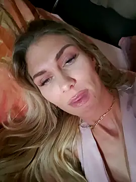 Snapshot of Melody1600 chatting on November 24, 2025, 9:03 pm Melody1600 online show from November 24, 2025, 9:03 pm