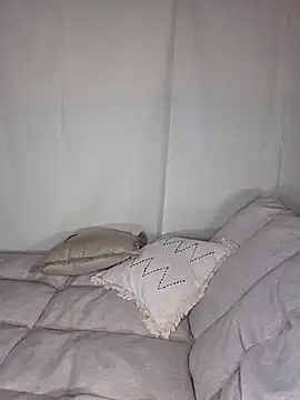 Melody1600 online show from December 17, 2025, 8:37 pm