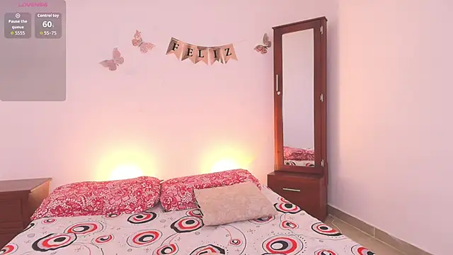 mia jones21 online show from November 5, 2025, 7:25 pm