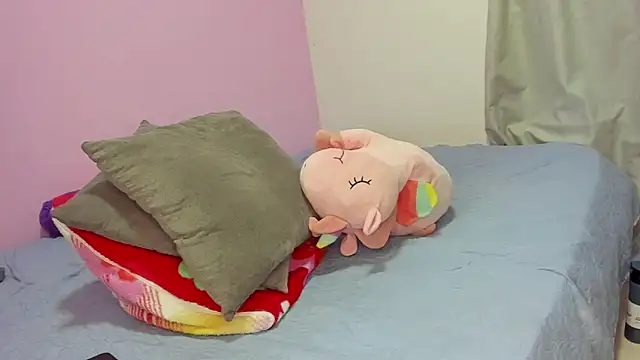 milaura25 online show from March 27, 2026, 9:36 pm