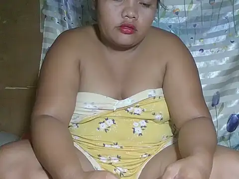 hot mom13 online show from October 24, 2025, 7:05 am