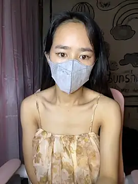 TiNa 04 online show from October 6, 2025, 10:40 pm