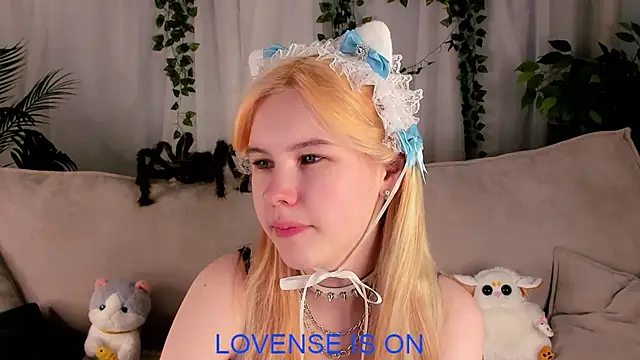 ElizSpieth online show from October 17, 2025, 1:42 am