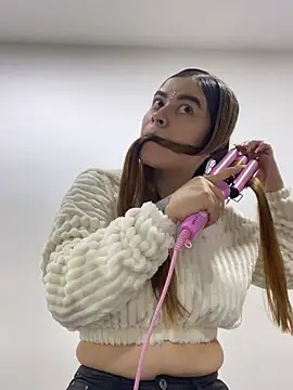 CharlotteBrownn  online show from October 22, 2025, 3:29 am