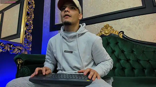 AlessandroKiing online show from September 28, 2025, 2:33 pm