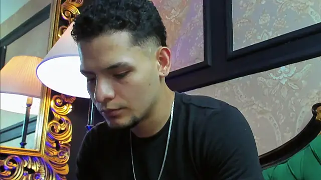 Snapshot of AlessandroKiing chatting on July 25, 2026, 9:23 pm AlessandroKiing online show from July 25, 2026, 9:23 pm