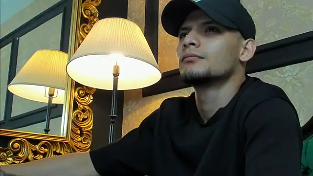 Snapshot of AlessandroKiing chatting on July 29, 2026, 11:03 pm AlessandroKiing online show from July 29, 2026, 11:03 pm