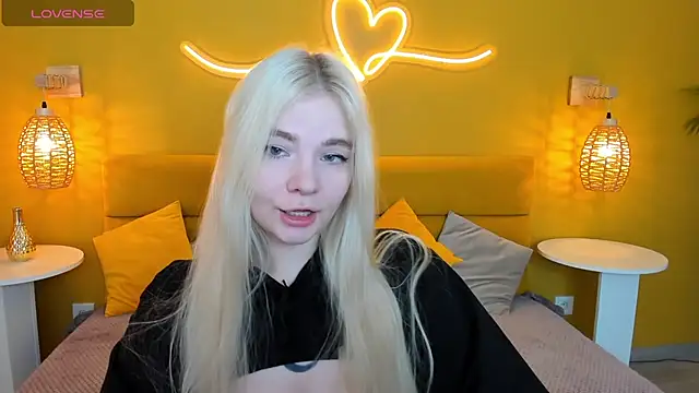 RuthBryant online show from October 5, 2025, 1:04 am