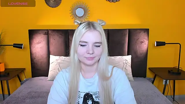 RuthBryant online show from October 13, 2025, 1:05 am