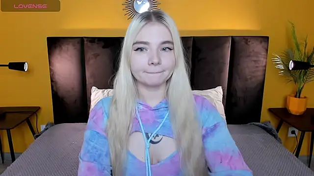 RuthBryant online show from November 23, 2025, 12:32 am