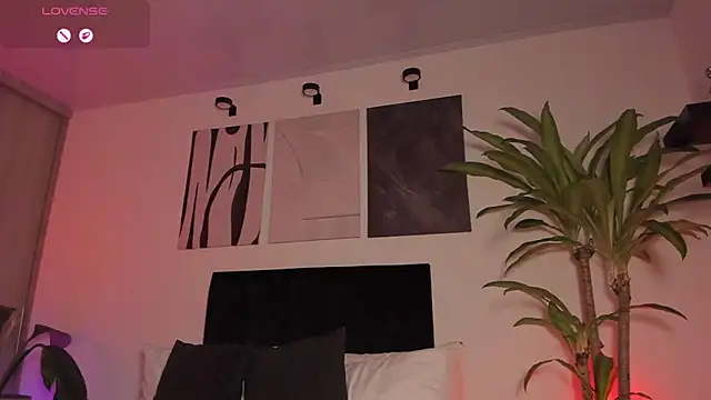 Snapshot of izzyvega__ chatting on February 3, 2026, 2:53 am izzyvega online show from February 3, 2026, 2:53 am