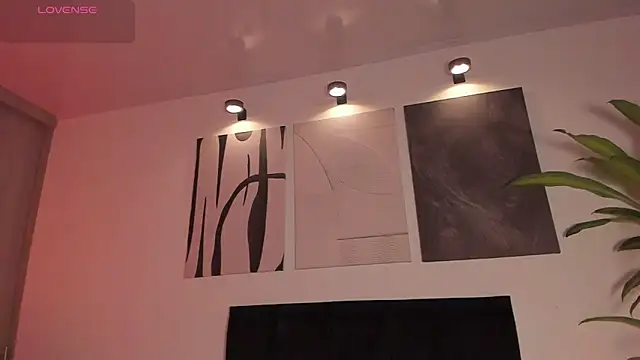 Snapshot of izzyvega__ chatting on February 6, 2026, 10:35 pm izzyvega online show from February 6, 2026, 10:35 pm