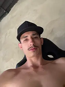 Snapshot of Damartinez27 chatting on January 14, 2026, 9:42 pm Damartinez27 online show from January 14, 2026, 9:42 pm