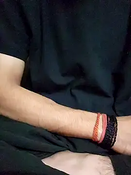 coupleyug online show from December 18, 2025, 9:48 am