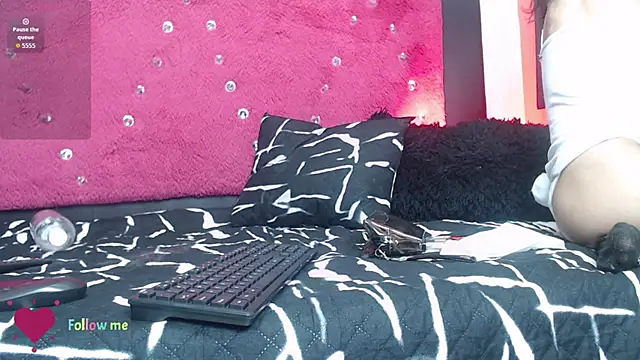 Engeelll online show from October 17, 2025, 6:54 pm