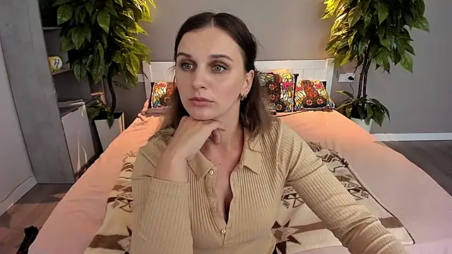 Snapshot of SofiSoft chatting on September 10, 2025, 7:25 pm SofiSoft online show from September 10, 2025, 7:25 pm