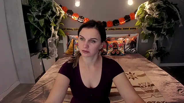 Snapshot of SofiSoft chatting on October 19, 2025, 5:08 am SofiSoft online show from October 19, 2025, 5:08 am