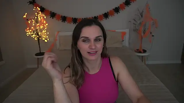 Snapshot of SofiSoft chatting on October 29, 2025, 6:15 am SofiSoft online show from October 29, 2025, 6:15 am