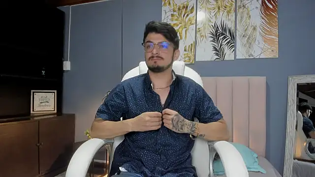 AaronFuentes7 online show from September 18, 2025, 6:10 pm
