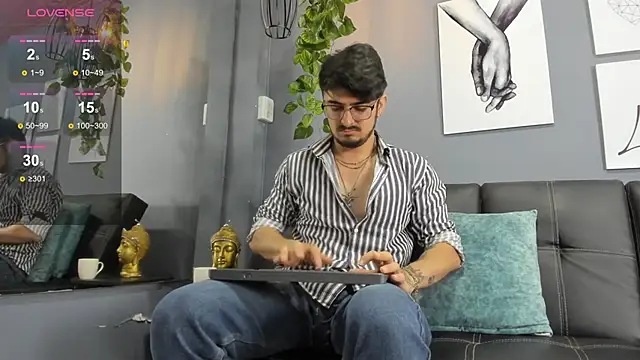 AaronFuentes7 online show from September 19, 2025, 5:57 pm