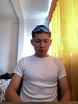 Snapshot of elfernh chatting on July 19, 2026, 7:50 pm elfernh online show from July 19, 2026, 7:50 pm