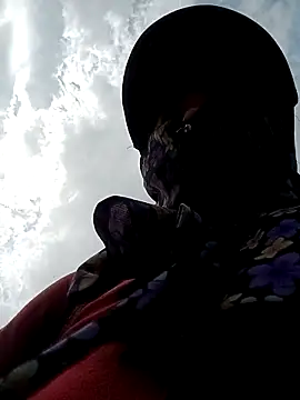 CoMay003 online show from October 12, 2025, 7:29 am