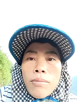 CoMay003 online show from October 13, 2025, 9:53 am