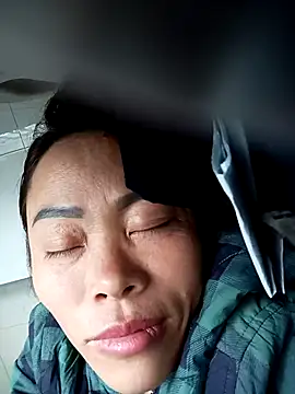 CoMay003 online show from November 27, 2025, 7:10 am