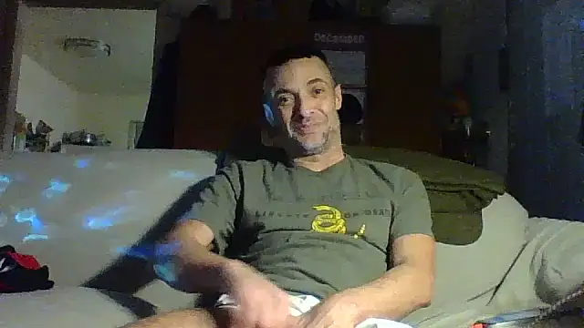 Snapshot of dicinyou80 chatting on December 23, 2025, 5:49 am dicinyou80 online show from December 23, 2025, 5:49 am