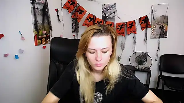 PeppyMia online show from November 1, 2025, 2:57 am