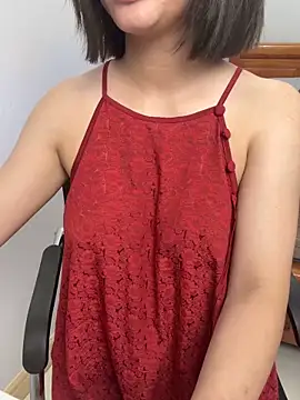 Snapshot of Voyerra_g chatting on June 21, 2026, 1:35 pm Voyerra g online show from June 21, 2026, 1:35 pm