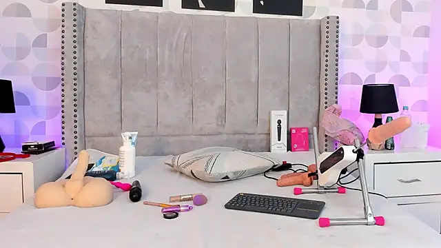 cristhi esterling online show from November 27, 2025, 12:18 pm